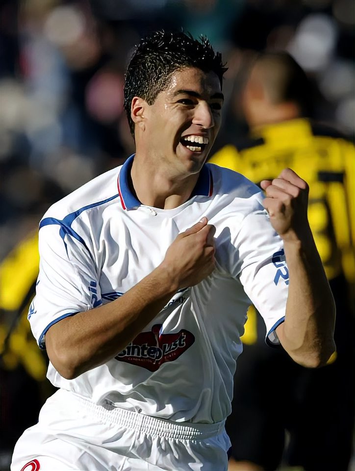 乌拉圭中场苏亚雷斯恢复训练的简单介绍 乌拉圭中场苏亚雷斯恢复训练的简单介绍