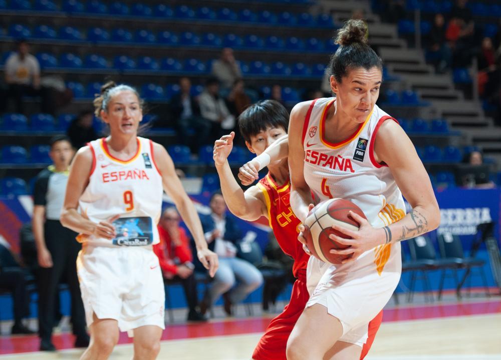 关于女子篮球比赛再现悬念，西班牙队奋力晋级的信息