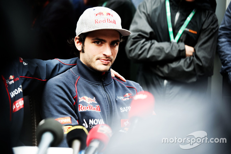 关于红牛二队翻盘阿斯顿马丁,塞恩斯带队取胜的信息 关于红牛二队翻盘阿斯顿马丁,塞恩斯带队取胜的信息