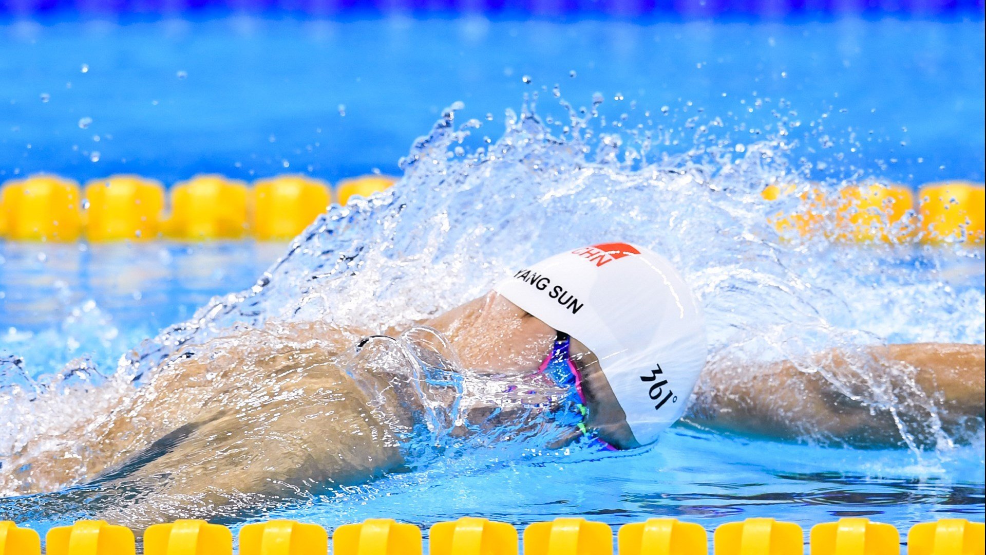 亚洲之光闪耀多哈,富安健洋攻防统治,伊朗连续得分哲学压制非洲雄狮