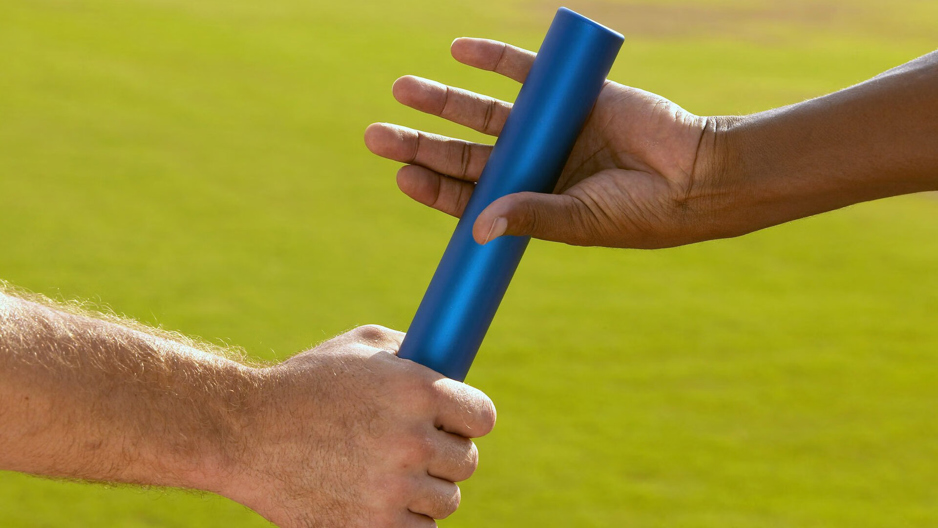 赛道与球场的双重奏，当F1争冠焦点遇上深圳队碾压掘金