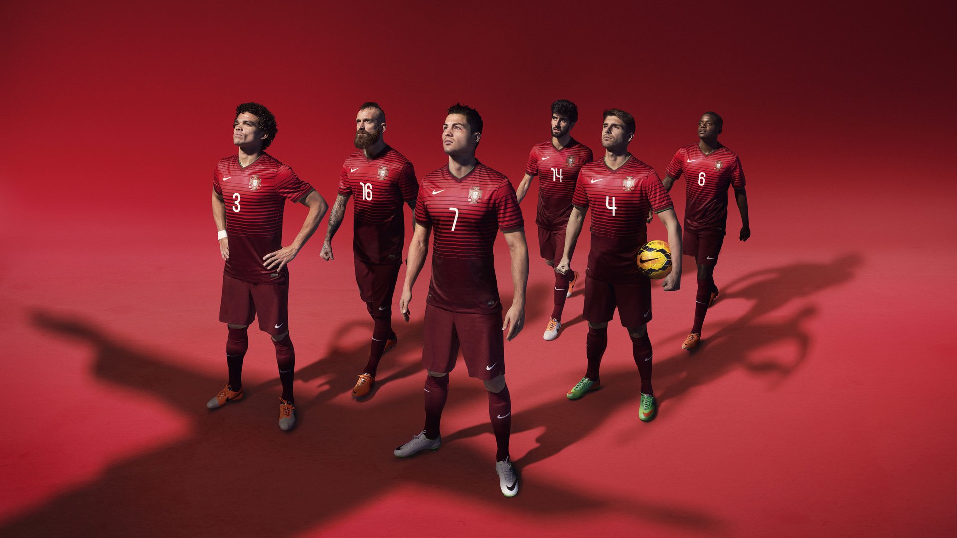 冰岛黑马神话终结，巴黎强势晋级书写年度焦点之战新章